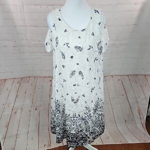 Robbie Bee White and Black Flutter Sleeve Sundress